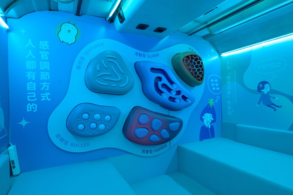 日AIA友邦嘉年華開幕 退役巴士升級改裝成感官共融巴士「A巴」 為市民提供另類平靜喘息空日